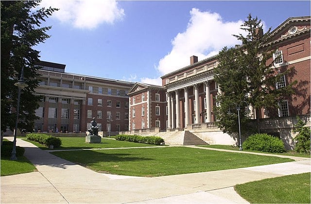 Syracuse University Maxwell School of Citizenship and Public Affairs